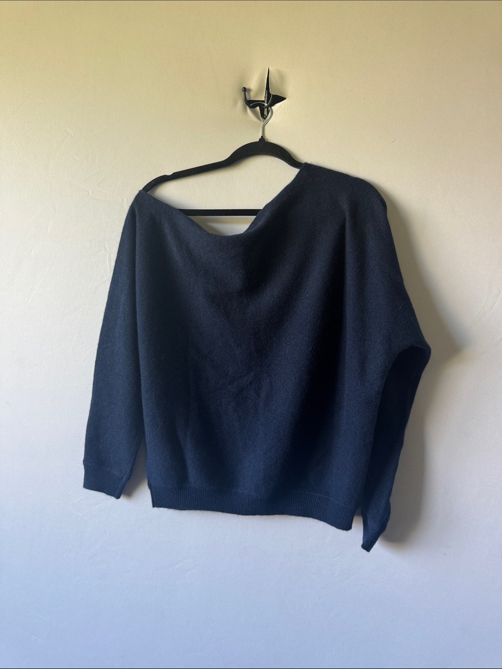 Minnie Rose 100% Cashmere Off Shoulder Dolman Sweater M Navy